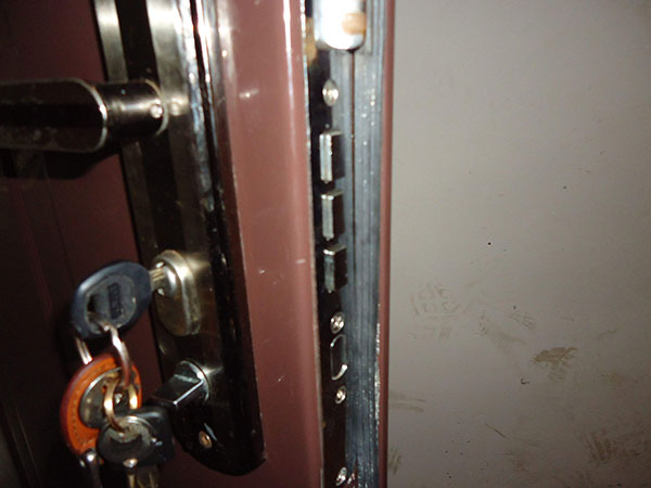 贞丰县小赵开锁换锁防盗门换锁芯注意事项