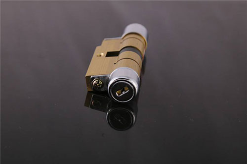 贞丰县小赵开锁换锁开锁一般多少钱，开自家大门锁